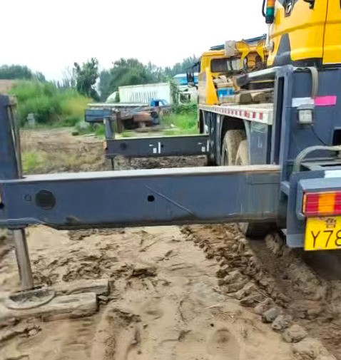 本省濰坊地區路友破碎機抵達現場